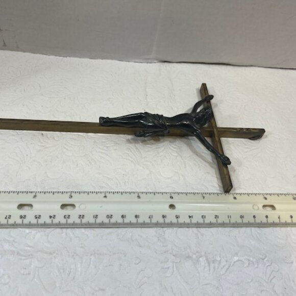 VTG 60's Brass Metal Pewter Jesus on Cross Crucifix Wall Hanging Religious10"x5" - Picture 16 of 16